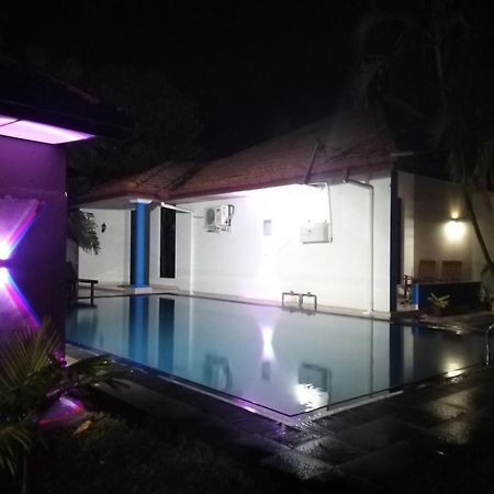 Blue Bell Hotel Negombo Exterior foto