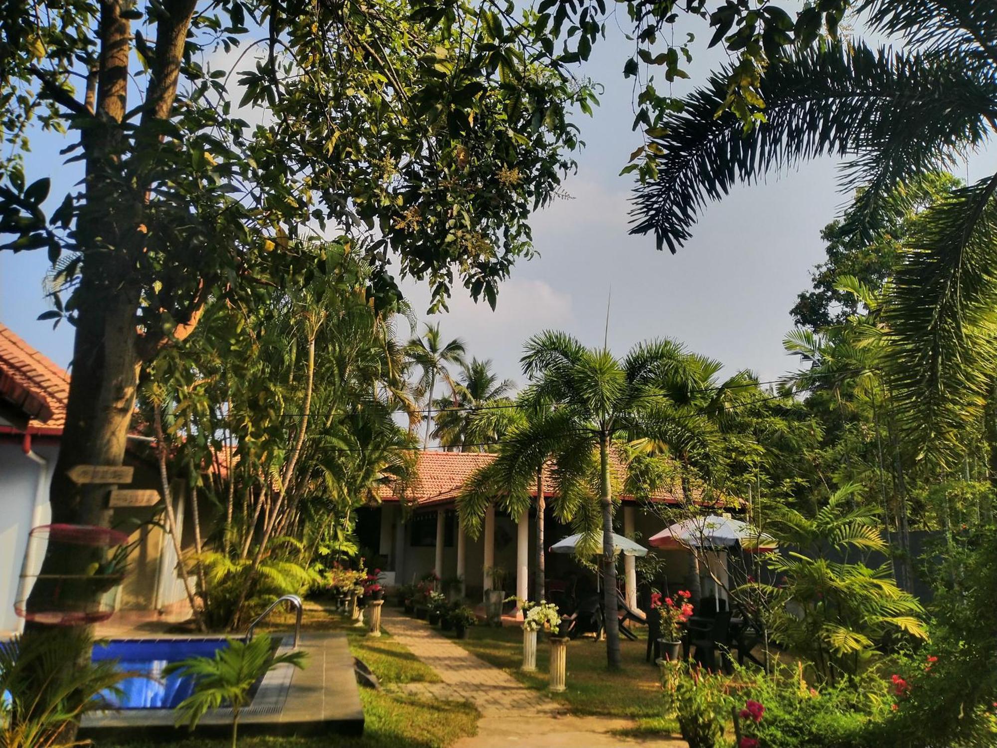 Blue Bell Hotel Negombo Exterior foto