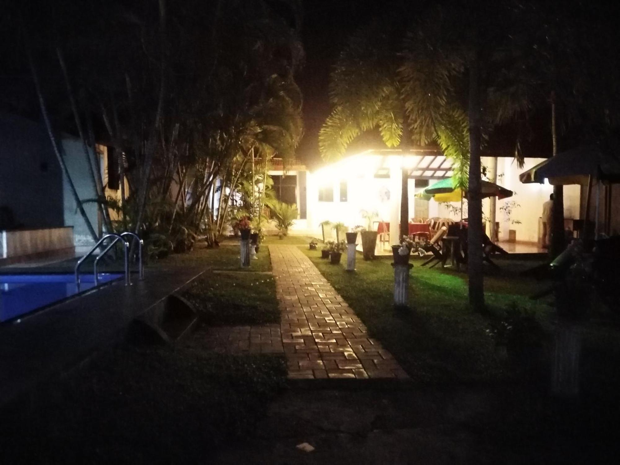 Blue Bell Hotel Negombo Exterior foto