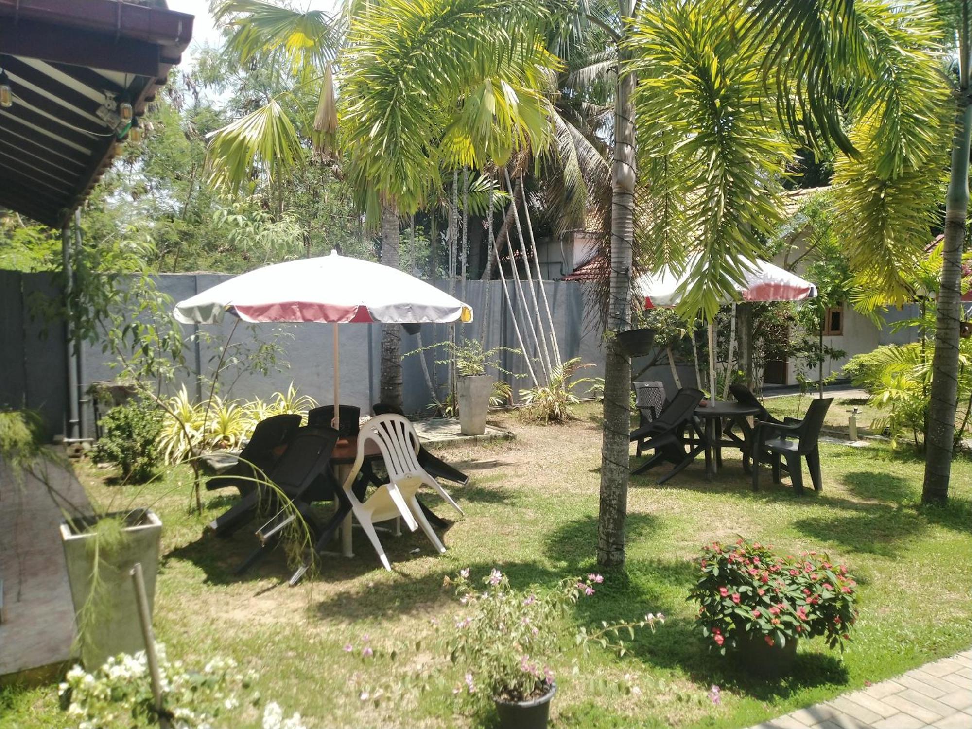Blue Bell Hotel Negombo Exterior foto